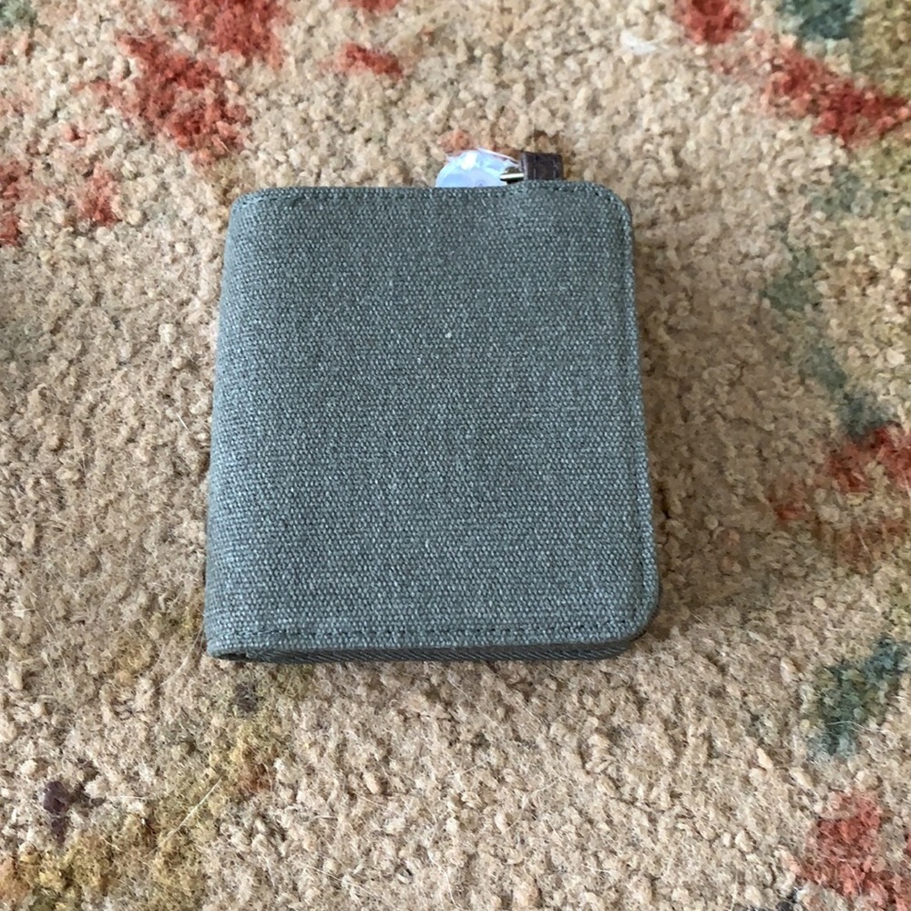 Clip N’ Zip Wallet in Vintage Olive